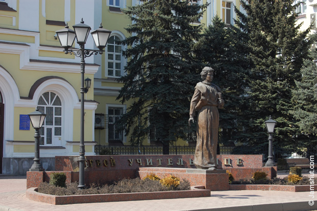 Памятник первой Учительнице, г.Ставрополь
